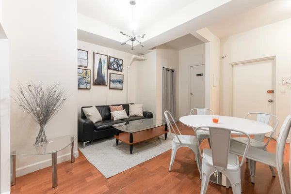 Stay within walking distance to Times Square in this big, bright, and beautifull  Rental unit in New York · ★4.25 · 4 bedrooms · 5 beds · 1 bath Entire rental unit vacation rental 970212927563803277