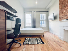 Bright bedroom with high ceiling in prime Clinton Hill / Prime Bedstuy, right on New York, NY Serviced apartment in Brooklyn · 1 bedroom · 1 bed · 1 shared bath Private room in serviced apartment vacation rental 51814326