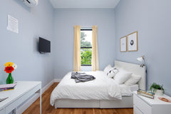 This fresh and clean private bedroom is located in Bushwick, part of a 4 BR/2BA.  Rental unit in Brooklyn · 1 bedroom · 1 bed · 1 shared bath Private room in rental unit vacation rental 39750608