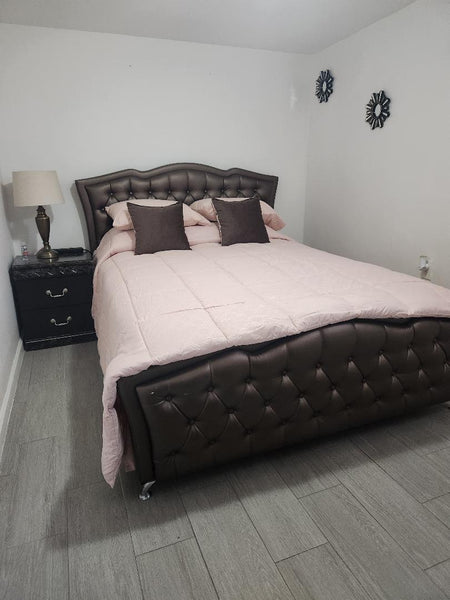 Nice and clean basement studio located 5 minutes from LaGuardia Airport, 20 minu  Rental unit in Queens · ★4.93 · 1 bedroom · 1 bed · 1 bath Entire rental unit vacation rental 960369879026294496