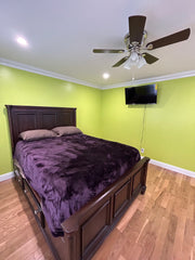 Kick back and relax in this calm, stylish space.  Home in Brooklyn · 1 bedroom · 1 bed · 1.5 shared baths Private room in home vacation rental 833472723526637676