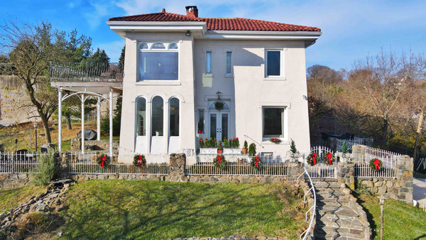 Experience of a lifetime at this unique and private getaway. A long serpentine r New York, NY Villa in Staten Island · ★5.0 · 4 bedrooms · 5 beds · 2.5 baths Private room in villa vacation rental 522425855620716170