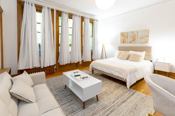 This unique place has a style all its own. Large alcove studio. Perfect for coup New York, NY Rental unit in New York · ★4.50 · 1 bedroom · 2 beds · 1 shared bath Private room in rental unit vacation rental 861528810351703711