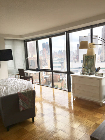 -Large masterbedroom with floor to ceiling windows (view looks over the east riv New York, NY Rental unit in New York · ★5.0 · 1 bedroom · 1 bed · 1 private bath Private room in rental unit vacation rental 20033157