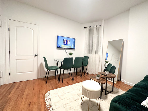 Keep it simple at this peaceful and centrally-located upper east side place. Nea New York, NY Rental unit in New York · 2 bedrooms · 2 beds · 1 bath Entire rental unit vacation rental 1015178551586504919