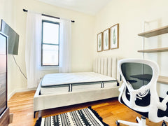 Bright bedroom with high ceiling in prime Crown Heights, right on Franklin Ave.  New York, NY Rental unit in Brooklyn · 1 bedroom · 1 bed · 1 shared bath Private room in rental unit vacation rental 48267691