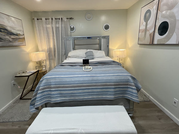Kick back and relax in this calm, stylish space. All facilities are new, modern   Home in Jamaica · ★4.86 · 1 bedroom · 2 beds · 1 shared bath Private room in home vacation rental 812595351840904723