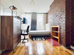 Bright bedroom with high ceiling in prime Clinton Hill / Prime Bedstuy, Room has New York, NY Rental unit in Brooklyn · 1 bedroom · 1 bed · 1 shared bath Private room in rental unit vacation rental 49283219
