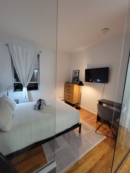 This cozy flex room w/ lock and key glass door was made for your comfort! One of  Rental unit in New York · 3 bedrooms · 3 beds · 1 bath Private room in rental unit vacation rental 934084618999957572