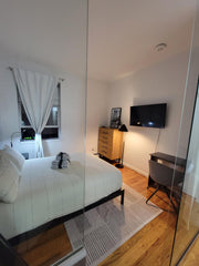 This cozy flex room w/ lock and key glass door was made for your comfort! One of  Rental unit in New York · 3 bedrooms · 3 beds · 1 bath Private room in rental unit vacation rental 934084618999957572