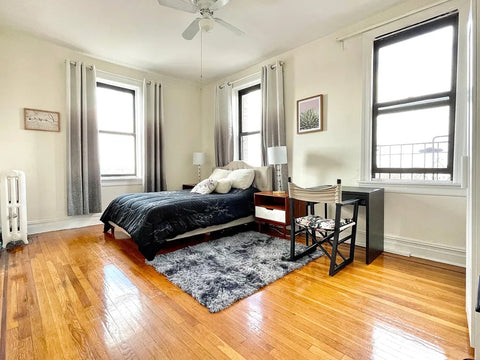 - Huge furnished corner room with 3 windows on the 6th floor, can fit king size  New York, NY Serviced apartment in Brooklyn · 1 bedroom · 1 bed · 1 shared bath Private room in serviced apartment vacation rental 635057417657354347