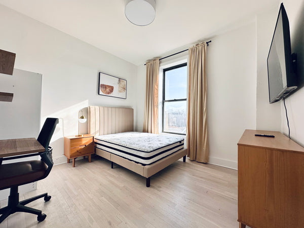 Bright large bedroom with high ceiling in prime Clinton Hill / Prime Bedstuy, ri New York, NY Rental unit in Brooklyn · 5 bedrooms · 1 bed · 2 shared baths Private room in rental unit vacation rental 768142095591838159