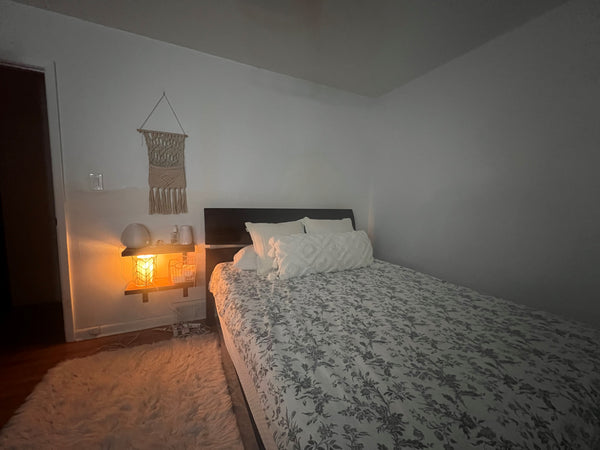 Forget your worries in this spacious and serene space.  Rental unit in Staten Island · ★4.54 · 1 bedroom · 1 bed · 1 shared bath Private room in rental unit vacation rental 734154018348711412
