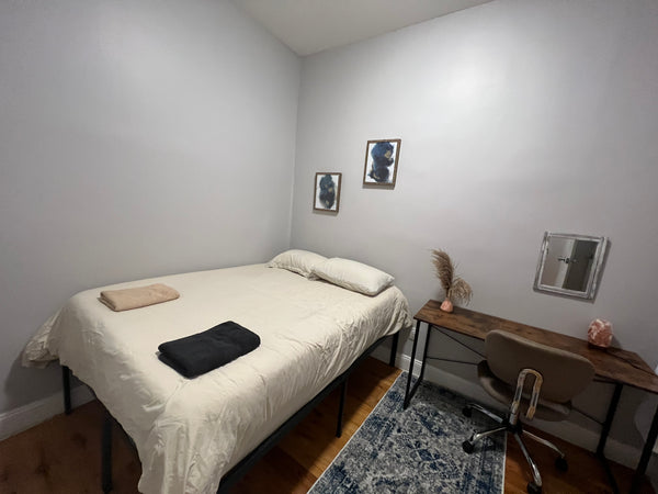 This fifth- floor walk up apartment offer abundance of lights and big living spa  Rental unit in New York · 1 bedroom · 1 bed · 1 shared bath Private room in rental unit vacation rental 778325440288816433