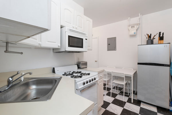Experience a charming apartment in the heart of the Upper East Side on East 94th New York, NY Rental unit in New York · ★4.46 · 2 bedrooms · 2 beds · 1 bath Entire rental unit vacation rental 4714854