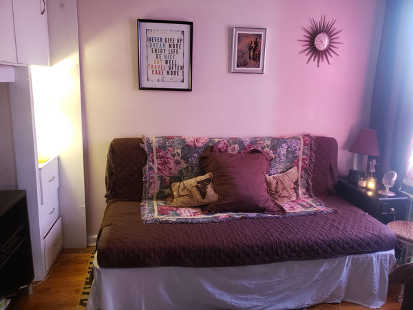 Cozy, quiet 1 private bdrm  in a 2 bdrm pre-war apartment in historic Sunnyside, New York, NY Rental unit in Queens · ★4.88 · 1 bedroom · 1 bed · 1 shared bath Private room in rental unit vacation rental 49157424