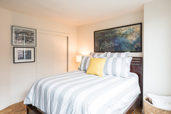 Our sunny one bedroom apartment comfortably fits 2 with room on the couch for a  New York, NY Rental unit in New York · ★4.90 · 1 bedroom · 1 bed · 1 bath Entire rental unit vacation rental 5872177