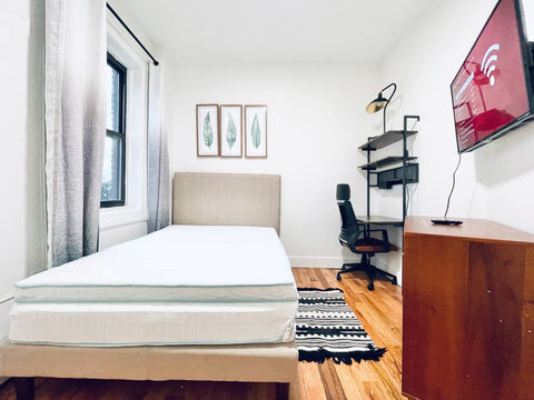 - Furnished room, tons of natural light, new hardwood floor, in a 4 bedroom, 2 b New York, NY Serviced apartment in Brooklyn · 1 bedroom · 1 bed · 1 shared bath Private room in serviced apartment vacation rental 53082213