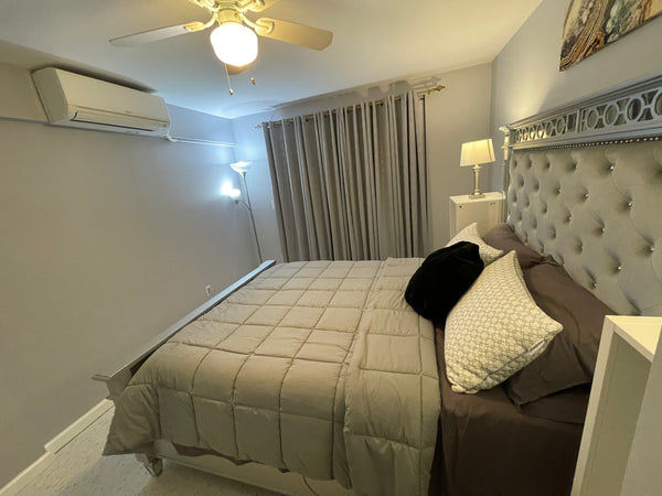 Kick back and relax in this calm, stylish space. Perfect for couples, with priva  Rental unit in The Bronx · 1 bedroom · 1 bed · 1 shared bath Private room in rental unit vacation rental 741630536336437867