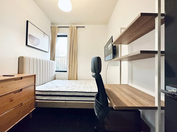 Furnished room, tons of natural light, hardwood floor, in a 3 bedroom, 1 bathroo New York, NY Serviced apartment in Brooklyn · 3 bedrooms · 1 bed · 1 shared bath Private room in serviced apartment vacation rental 755406517495093944