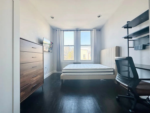 Furnished room, 160 sq ft, tons of light, in a 4 bedroom, recently gut renovated New York, NY Serviced apartment in Brooklyn · 4 bedrooms · 1 bed · 1 shared bath Private room in serviced apartment vacation rental 744769066606044377