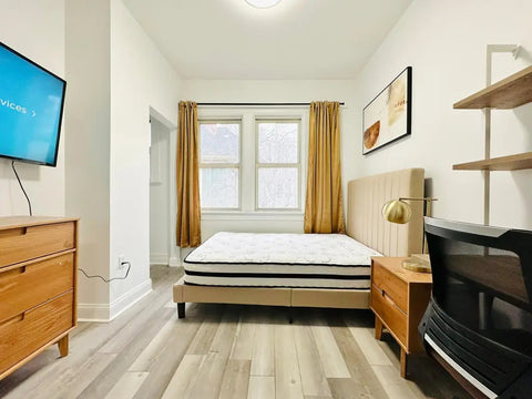 - 82 sq ft Furnished corner room with 2 windows, 2 closets, tons of natural ligh New York, NY Rental unit in Brooklyn · 5 bedrooms · 1 bed · 2 shared baths Private room in rental unit vacation rental 812940893548383179