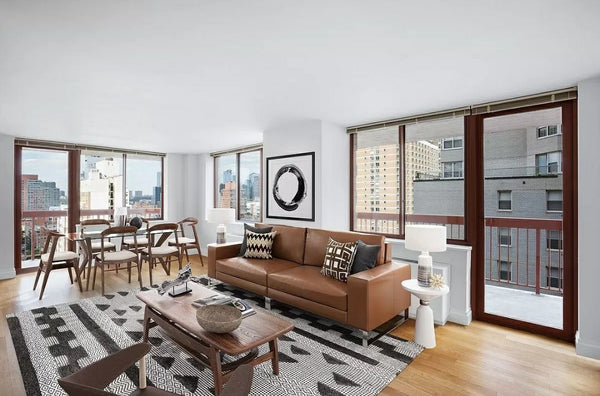 Unbeatable location. Safe and commute friendly. 2 mins away from all the major s New York, NY Condo in New York · ★5.0 · 1 bedroom · 1 bed · 1.5 baths Private room in condo vacation rental 817580985819220523
