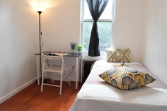 This house is located in Sunnyside, Queens.<br />It is recommended for people wh  Townhouse in Queens · 1 bedroom · 1 bed · 1 shared bath Private room in townhouse vacation rental 659830629004758023