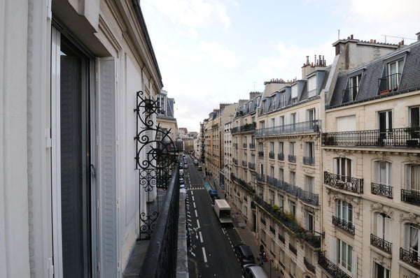Au calme et à la lumière du cinquième étage, idéalement situé entre le Panthéon, Paris, France 2 pièces entre panthéon et jardin des plantes Entire rental unit vacation rental 22843609