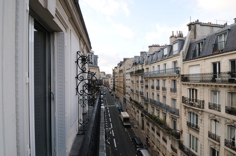 Au calme et à la lumière du cinquième étage, idéalement situé entre le Panthéon, Paris, France 2 pièces entre panthéon et jardin des plantes Entire rental unit vacation rental 22843609