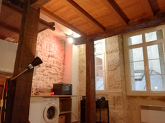 Studio cosy pierre et poutre apparente, avec mezzanine en bois, tomette au sol e Paris, France Charmant studio Centre de Paris, 2e. Entire condo vacation rental 19584028
