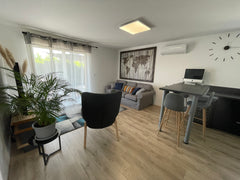 Bel appartement type T2 climatisé de 50 m²  avec un jardin privatif fermé de 100 Eysines, France Joli T2 climatisé en RDJ  et terrasse Entire rental unit vacation rental 42345429