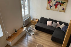Appartement idéalement situé pour profiter pleinement de votre séjour à Lyon en  Lyon, France Presqu'île, esprit loft, duplex. Entire rental unit vacation rental 52647704