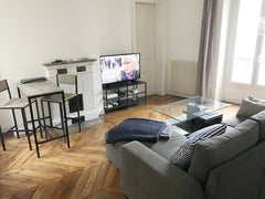 Charming 3 rooms appartment, clean and quiet, close to tourist sites and the Con Paris, France Cosy 3 Rooms Flat by Palais des Congrès Private room in rental unit vacation rental 21474116