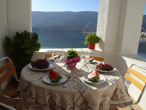 It is advantage to get breakfast watching the sea below yor terrace. Lie on your  Watching The Sea. Entire condo vacation rental 21544068
