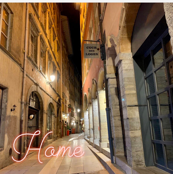 Le temps d'une escapade en famille, nous vous laissons notre appartement de 90m2 Lyon, France Sweet Home en plein cœur du vieux Lyon Entire rental unit vacation rental 40046782