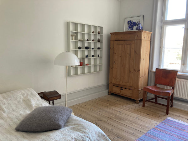Vores åbne og lyse herskabslejlighed er placeret på indre Nørrebro, tæt på offen Copenhagen, Denmark Værelse i 230 kvm lejlighed på indre Nørrebro Private room in condo vacation rental 653255589170065331