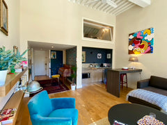 Central, face au mur des canuts (la plus grande fresque trompe-l'oeil d'Europe 1 Lyon, France Lyon Croix Rousse bel appartement 2 pièces Entire rental unit vacation rental 654243874837780792
