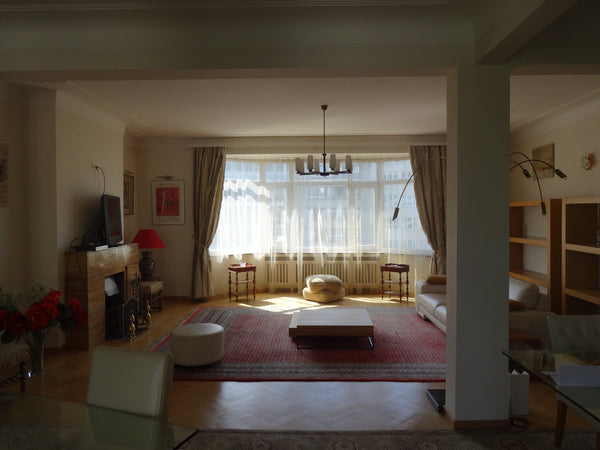 Grand appartement meublé très ensoleillé situé au 5 ème étage avec double exposi Paris, France 6P Grand Standing Avenue Louise 200 m2, 5ème étage Entire rental unit vacation rental 6128144