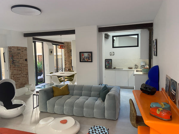 Magnifique Atelier de  4 pièces  pouvant accueillir jusqu’à 8 personnes situé au Paris, France Magnifique appartement type loft 91m2. Au calme. Entire rental unit vacation rental 5372097