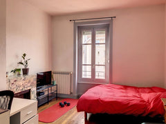 Ce logement est proche de tous les sites et commodités.<br />A quelques pas de l Lyon, France 2 Chambres et un T3 à deux pas de tout Private room in rental unit vacation rental 774601301846085090