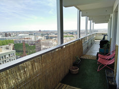 Nous proposons une chambre avec balcon dans notre appartement T3, en étage élevé Lyon, France Chambre en hauteur à la Part-Dieu Private room in rental unit vacation rental 12939973
