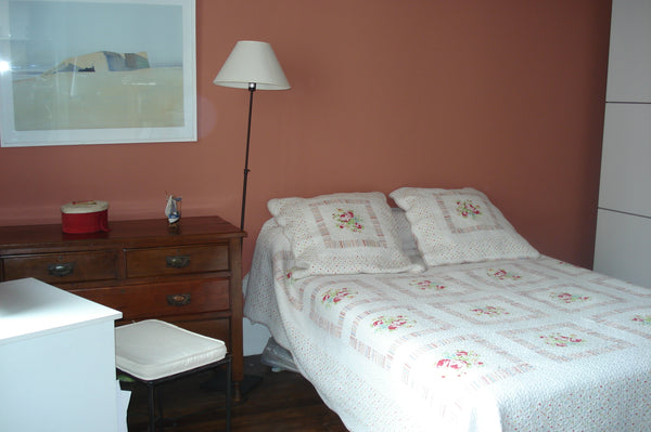 Deux pièces bien situées dans le 11ème:métro, bus,  petits commerces typiques, r  Beau deux pièces dans le 11ème Entire rental unit vacation rental 3287405