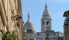 Passez le porche et la frénésie de la rue pour vous retrouver au calme d'une jol Paris, France Petit havre de paix à Montmartre Entire rental unit vacation rental 7091749