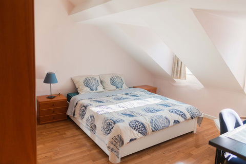 Au 3ème étage de notre belle maison typiquement bruxelloise se trouve votre cham Brussels, Belgium Chambre cosy à Bruxelles Private room in casa particular vacation rental 51599871