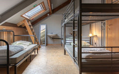 In deze slaapzaal slaap je, in totaal met max 5 personen, samen in een kamer. Er Ghent, Belgium Treck Hostel - Mixed dorm small Private room in hostel vacation rental 42137651