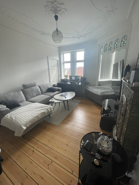 Centralt beliggende lejlighed på tæt på alt i København. Under 1 km til Nørrebro  Beautiful flat located in FRB C the heart of CPH Private room in rental unit vacation rental 649108882119677173