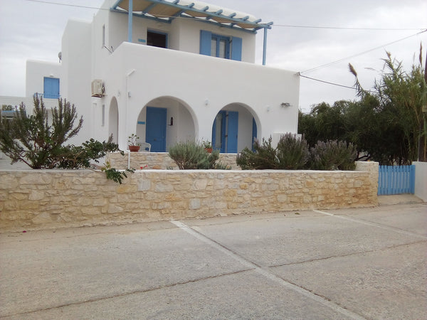 Οne ground floor appartment, 40 sq. meters, 1 bdr, 1 bathroom, sleeps 3-4 people  Cycladic style two-story independent building Cycladic home vacation rental 47149210