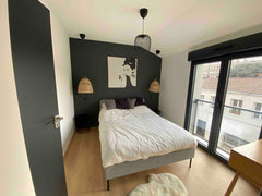 Détendez-vous dans ce logement calme et élégant proche du centre historique de B Bordeaux, France Ravissante suite avec piscine Entire guest suite vacation rental 50390040