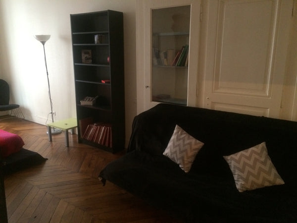 Have a stay in the center of Lyon without the noisy atmosphere of the center. <b Lyon, France Lovely & quiet room in the center Private room in rental unit vacation rental 8880102
